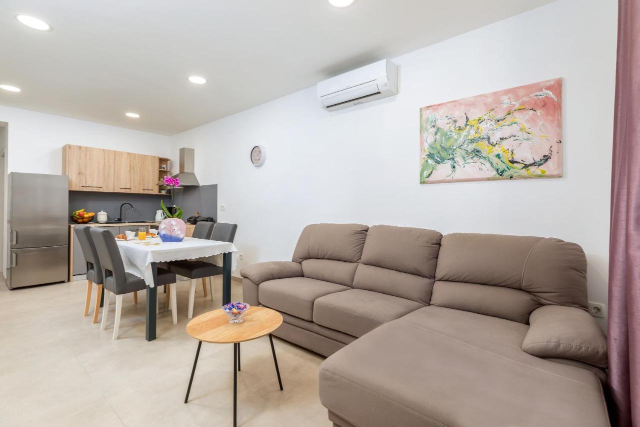 Apartment Lorilu Pula Extérieur photo